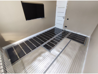 Профессиональный монтаж теплых полов под любое покрытие в Барнауле: надежное и экономичное решение