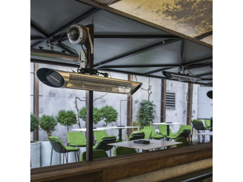 Уличные обогреватели на веранде в ресторанах.