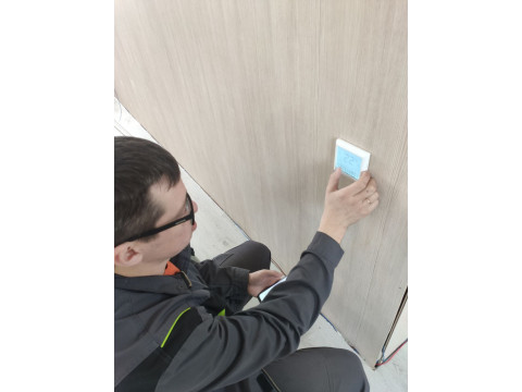 Монтаж Wi-fi терморегулятора в офисе