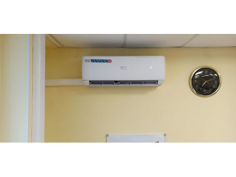 Томская бригада монтажников компании Буран под руководством Евгения Зимина выполнила монтаж двух кондиционеров Loriot и рекуператора Vakio в компании Ойлтим