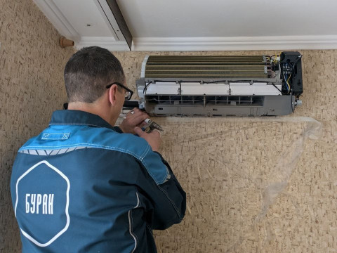 Сюрприз на день рождения: установка сплит-системы Loriot от «Буран климат» в Томске