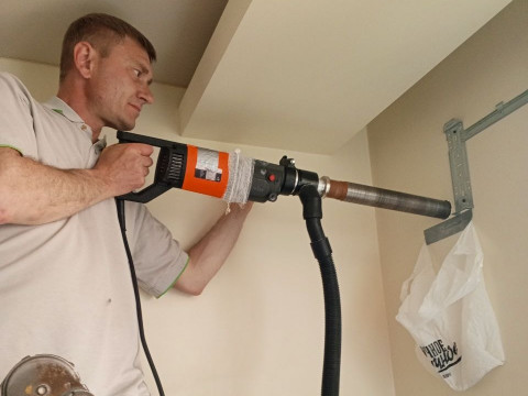 Монтаж сплит-системы LORIOT Skyline 09 в квартире по ул. Татьяны Снежиной, 25/3 — монтажников компании БУРАН