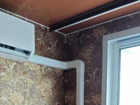 Установка инверторного кондиционера Royal Thermo Diamond DC RTDI-12HN8/Wi-Fi для квартиры клиента Алексея в Барнауле