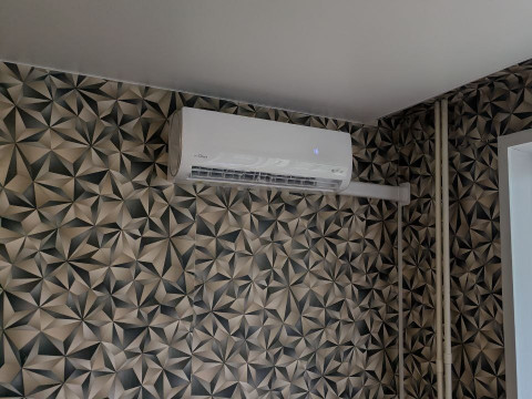 Артём из Томска подарил отцу комфортное лето с ROYAL Clima ARIA DC Inverter — пример настоящей заботы!
