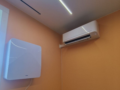 Установка TION Бризер 4S и Toshiba RAS-B10E2KVG-E: Создание идеального микроклимата в квартире Александра в п. Краснообск