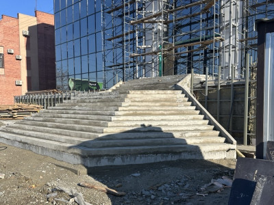 Монтаж системы антиобледенения для Ланта-Банка в Новосибирске: Безопасность и комфорт с компанией "Буран Климат"