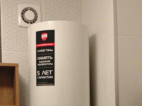 Установка водонагревателя для клиента Олега из Барнаула: Бойлер Royal Thermo RWH 50 Heatronic DL