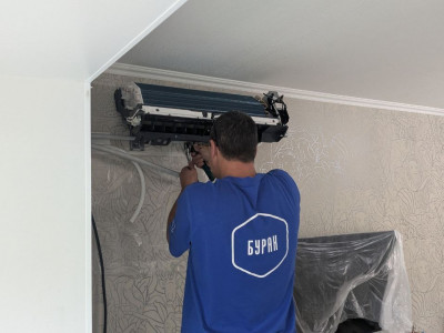 Установка кондиционера Hisense AS-10UW4RVETG01 в Томске: Как Артем подготовился к летнему сезону с помощью компании Буран