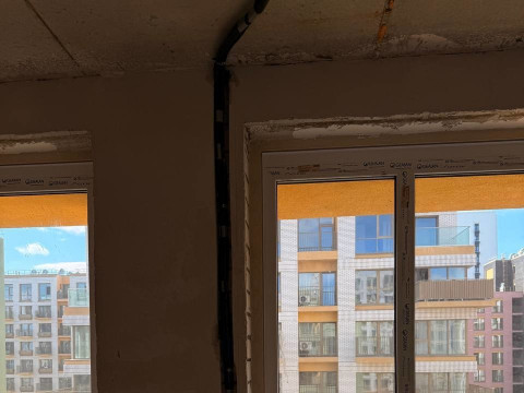 Закладка трассы под кондиционер на этапе чернового ремонта в Барнауле, ЖК «Адалин»