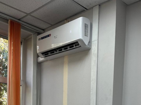 Установка 3 сплит-систем Loriot Prestigè LAC-07AH в офис Сибирской теплосбытовой компании в Бийске