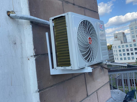 Монтаж сплит-системы Royal Clima PANDORA для постоянной клиентки Ксении — профессиональная установка от компании «Буран Климат»