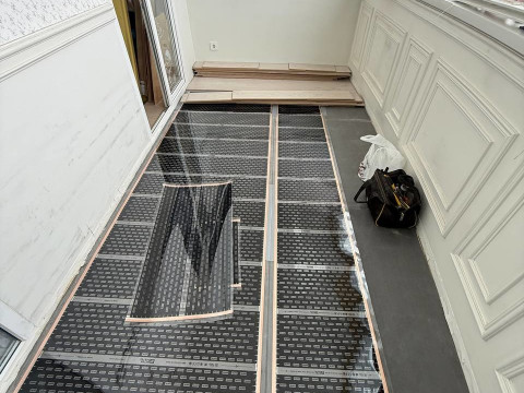 Монтаж инфракрасного тёплого пола EASTEC на лоджии по ул. Залесского, 2/4 в Новосибирске — уют, комфорт и тепло от компании «Буран Климат»