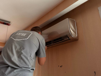 Монтаж сплит-системы Haier Lighteral для клиента из Барнаула — идеальный микроклимат вне сезона