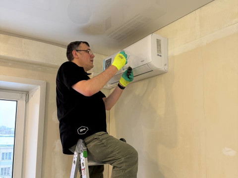 Профессиональная установка сплит-системы FUNAI SHOGUN Inverter в Новосибирске — качественный монтаж от компании «Буран»