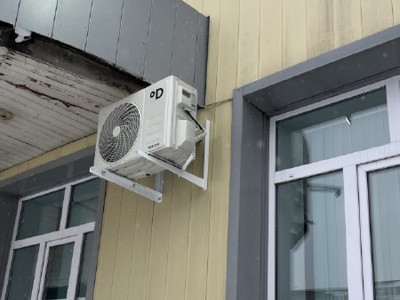 Установка кондиционера DAICHI в помещении аптеки «Алтаймедтехника» в Бийске — профессиональный монтаж от компании «Буран»