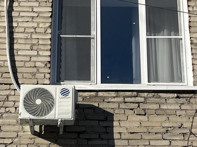 Установка кондиционера Loriot LAC-09TA серии NEON on/off в Бийске — профессиональный монтаж от компании «Буран»